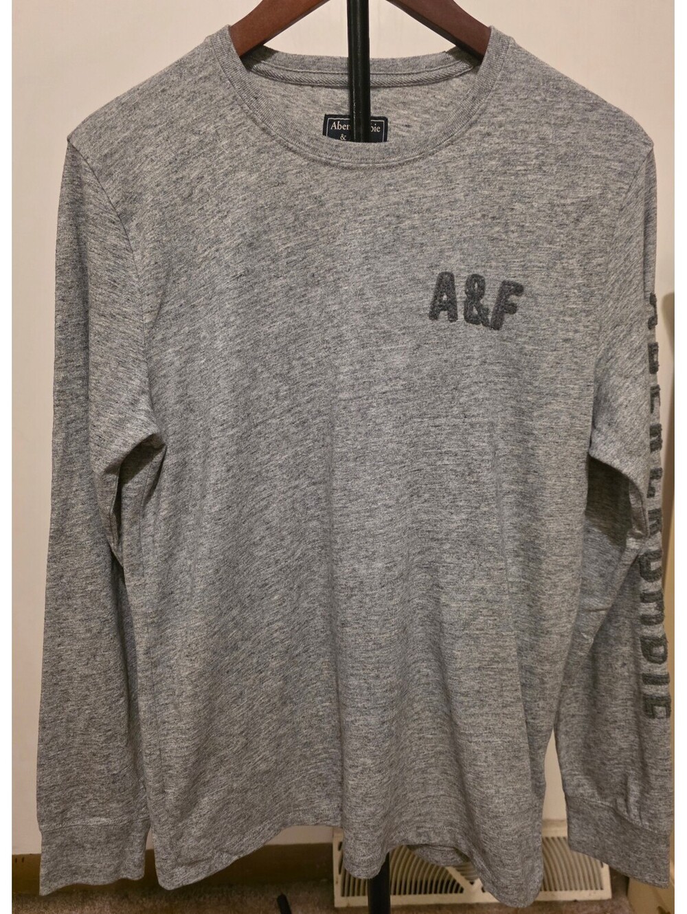 Abercrombie and Fitch gray long sleeve graphic T shirt size small